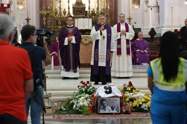 Najboljem strijelcu Svjetskog prvenstva na pogrebu skandiralo tisuće ljudi
