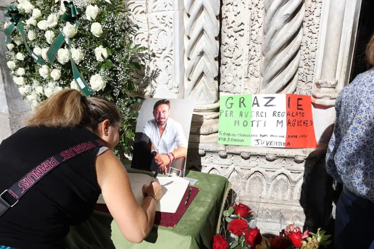 Najboljem strijelcu Svjetskog prvenstva na pogrebu skandiralo tisuće ljudi