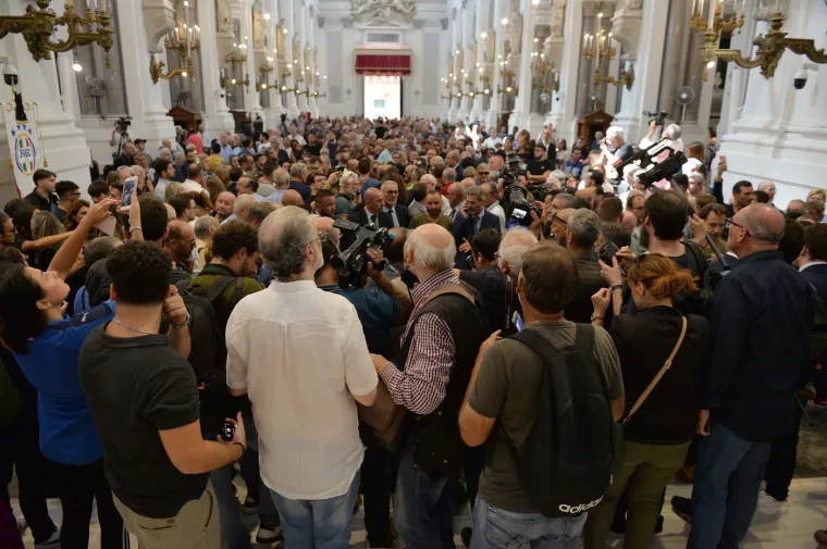 Najboljem strijelcu Svjetskog prvenstva na pogrebu skandiralo tisuće ljudi