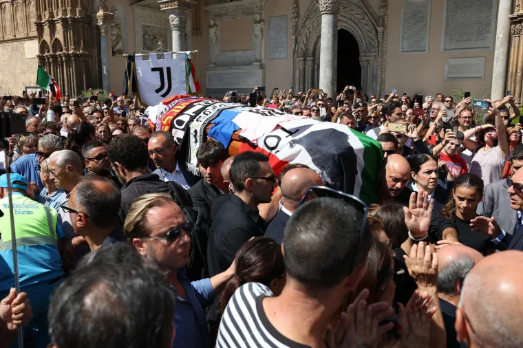 Najboljem strijelcu Svjetskog prvenstva na pogrebu skandiralo tisuće ljudi