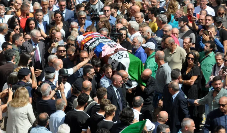 Najboljem strijelcu Svjetskog prvenstva na pogrebu skandiralo tisuće ljudi