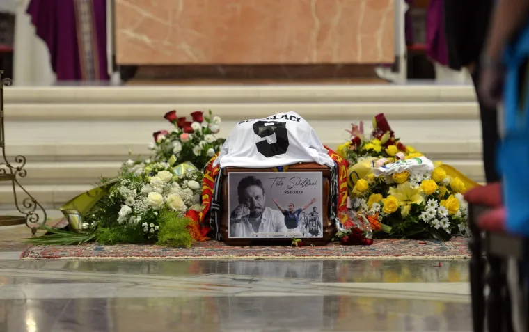 Najboljem strijelcu Svjetskog prvenstva na pogrebu skandiralo tisuće ljudi