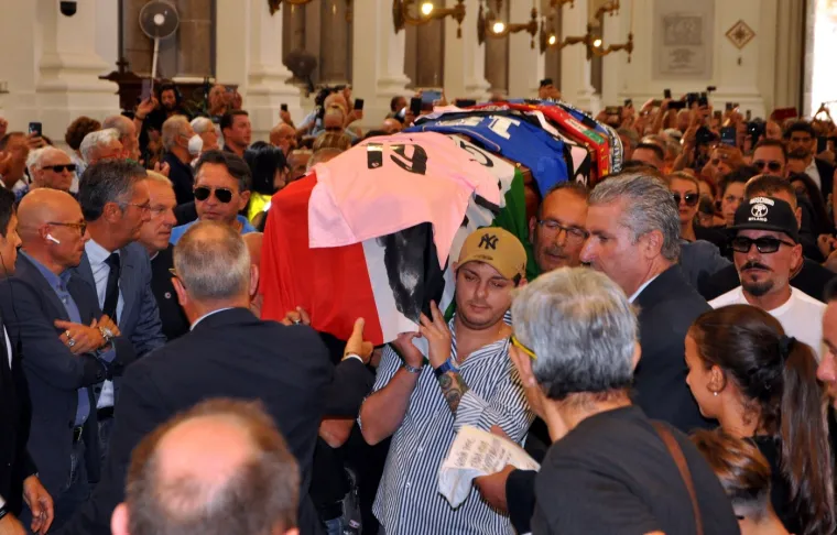 Najboljem strijelcu Svjetskog prvenstva na pogrebu skandiralo tisuće ljudi
