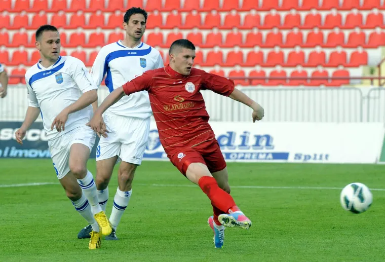 Rebić je prve seniorske korake započeo u RNK Splitu.
