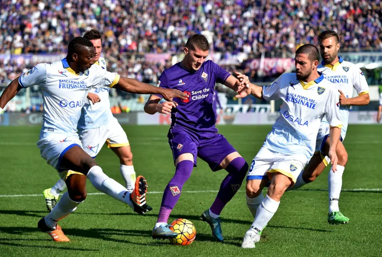 Godine 2013. prelazi u Fiorentinu za 4,5 milijuna eura.