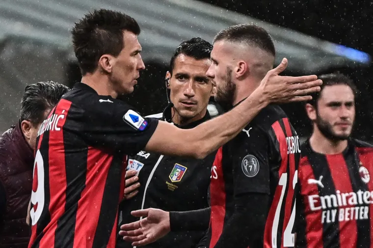 Godine 2019. odlazi na posudbu u Milan s pravom prvotkupa, što talijanski klub i čini iduće sezone za 6,7 milijuna eura. Društvo mu je neko vrijeme pravio i Mario Mandžukić