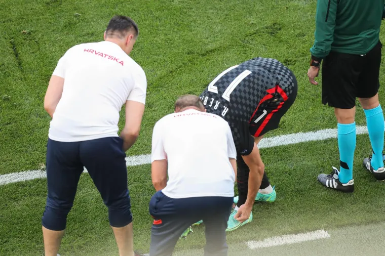 Nažalost nakon EUra posvađao se s izbornikom i na neslavan način zavr&scaron;io reprezentativnu karijeru. Za Hrvatsku je u 42 nastup aimao 3 pogotka.