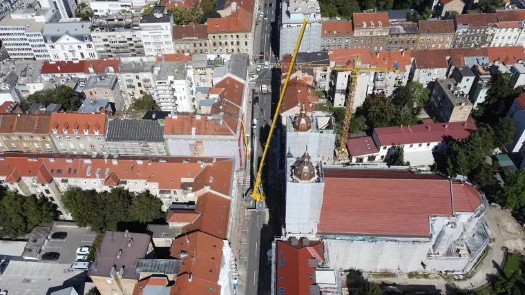 Spektakularne fotografije: Podignuta i druga kupola na baziliku u Palmotićevoj