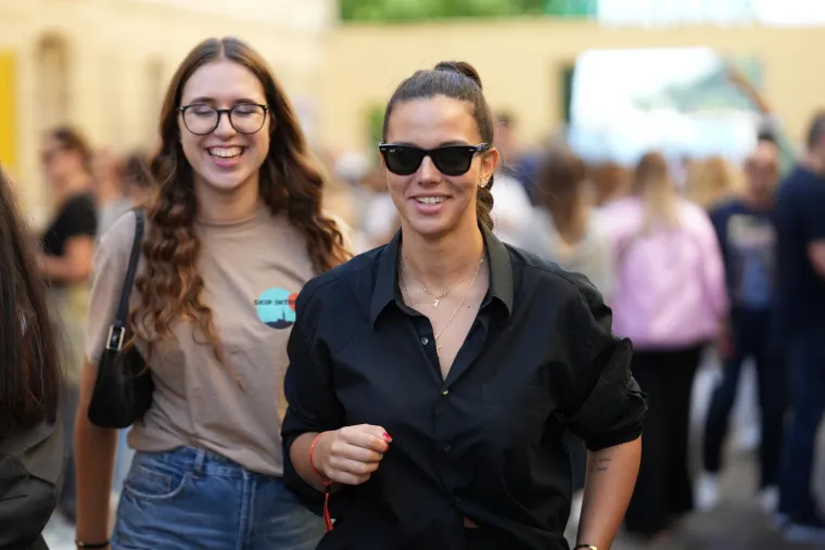 Weekend media festival ispunjen smijehom i odličnim outfitima: Zavirite u galeriju
