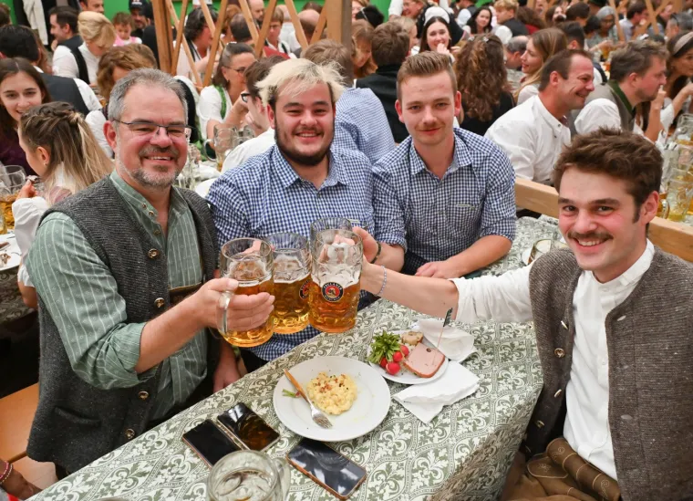 Ni cijene piva ne mogu pokvariti raspoloženje na Oktoberfestu