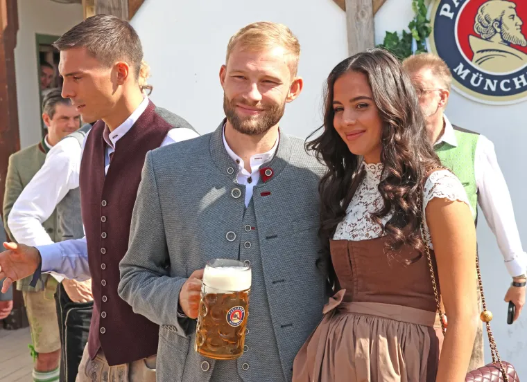Nakon 'termina' pivo najbolje sjeda: Bayernovi igrači nakon petarde posjetili Oktoberfest