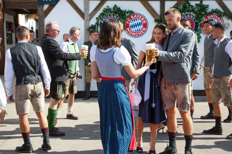 Nakon 'termina' pivo najbolje sjeda: Bayernovi igrači nakon petarde posjetili Oktoberfest