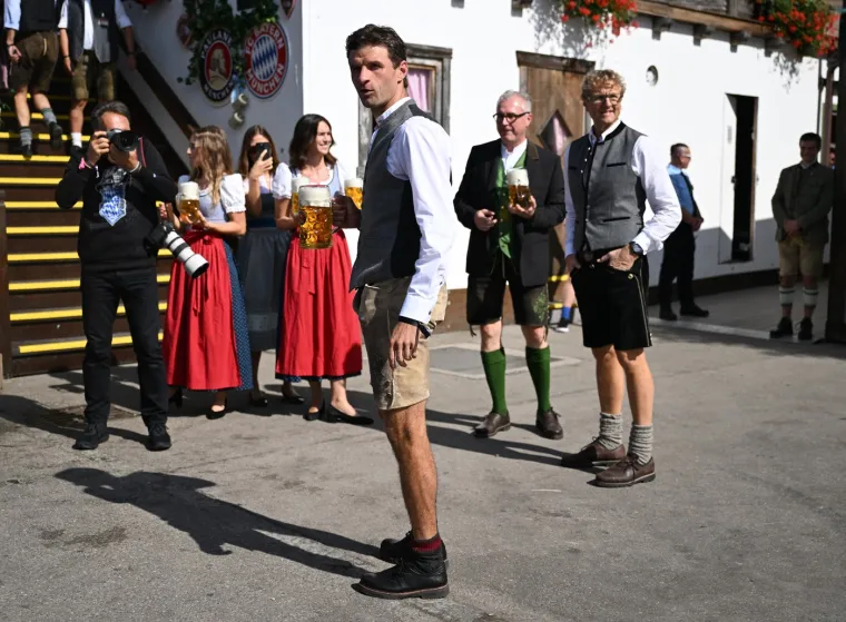 Nakon 'termina' pivo najbolje sjeda: Bayernovi igrači nakon petarde posjetili Oktoberfest