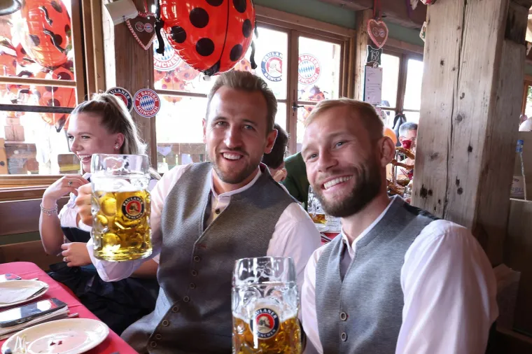 Nakon 'termina' pivo najbolje sjeda: Bayernovi igrači nakon petarde posjetili Oktoberfest