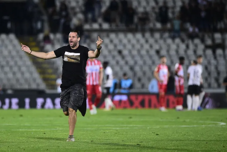 Neredi, utrčavanje na teren i hat-trick bivšeg igrača Gorice. Ovako je izgledala utakmica Zvezde i Partizana
