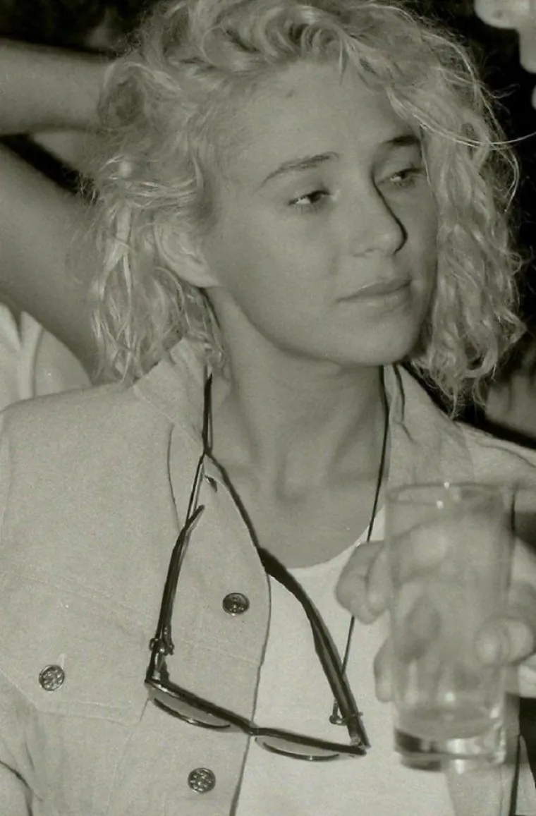 Perazić odlazi iz grupe 1986. i posvećuje se solo karijeri, no dvije godine kasnije preselila se u SAD, gdje je živjela do 1997. godine, kada se vraća u Hrvatsku.