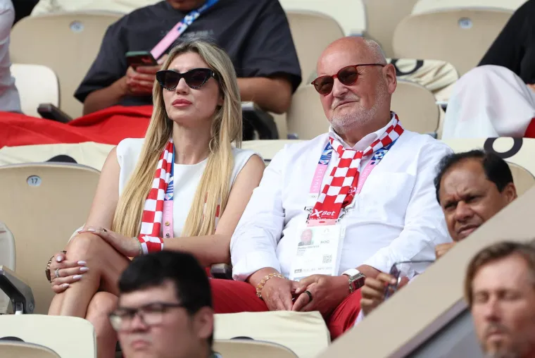 Prije braka sa Zlatkom, bila je udana za profesora Hrvoja Kačera, koji je nakon teške bolesti preminuo početkom 2023. u 66. godini života.