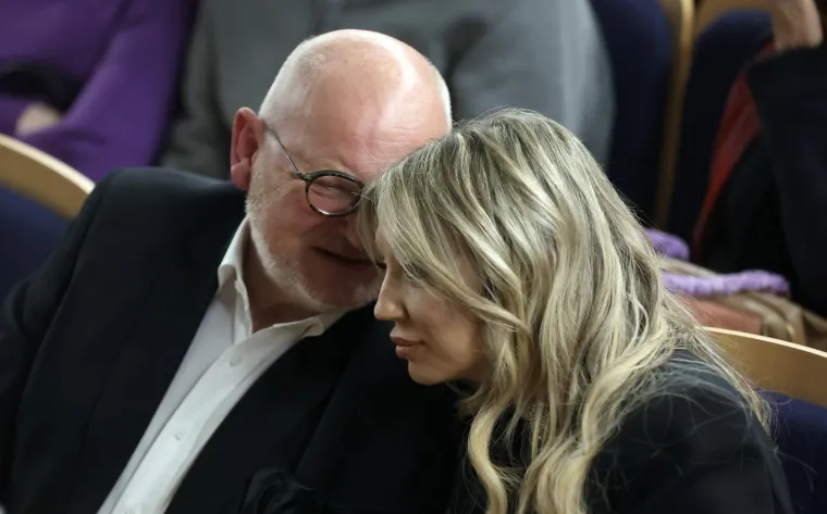 Prije veze s Blankom, Zlatko je bio u vezi s epidemiologinjom Dijanom Mayer. Vezu je prekinuo nakon tri godine.