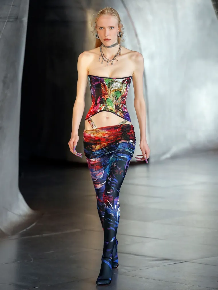 Modna revija u Parizu privukla veliku pozornost: Odvažni modeli ističu žensku figuru