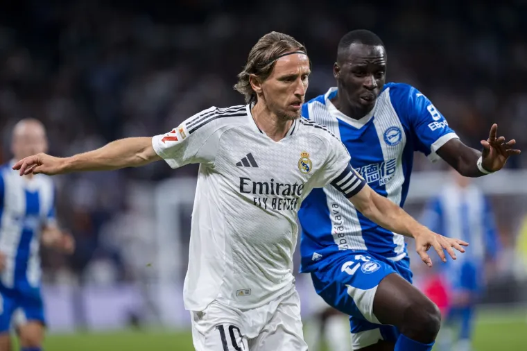 Luka je dobio žuti karton zbog prigovora, nakon čega je opsovao suca:  "Je*em te u usta, da te je*em!".