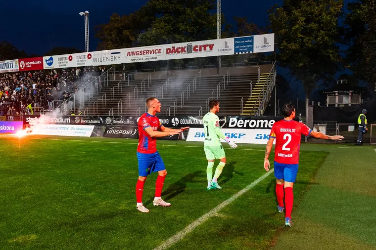 Kaotična utakmica između rivala švedske druge lige Helsingborga i Landskrone
