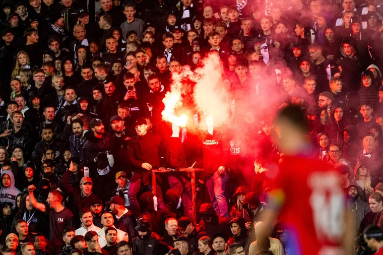Kaotična utakmica između rivala švedske druge lige Helsingborga i Landskrone
