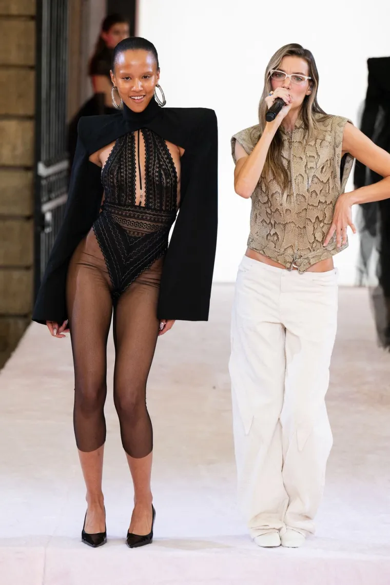 Korzeti, grudnjaci, kompletići... Donje rublje od čipke zavladalo modnom pistom