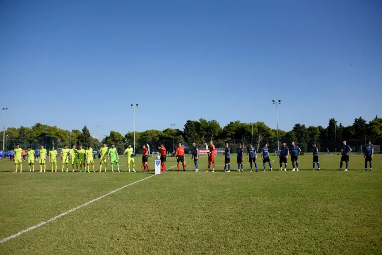 Dinamo izazvao kaos na jugu Istre: Sunčanih naočala vi&scaron;e od stanovnika, a prava atrakcija je semafor