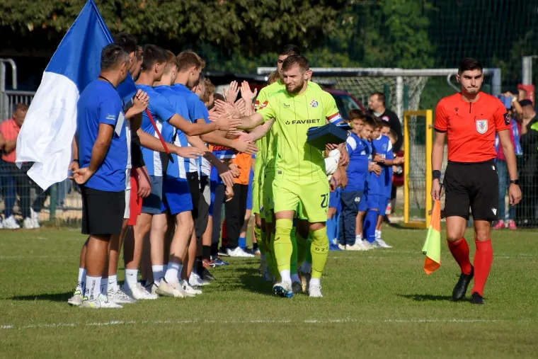 Dinamo izazvao kaos na jugu Istre: Sunčanih naočala vi&scaron;e od stanovnika, a prava atrakcija je semafor