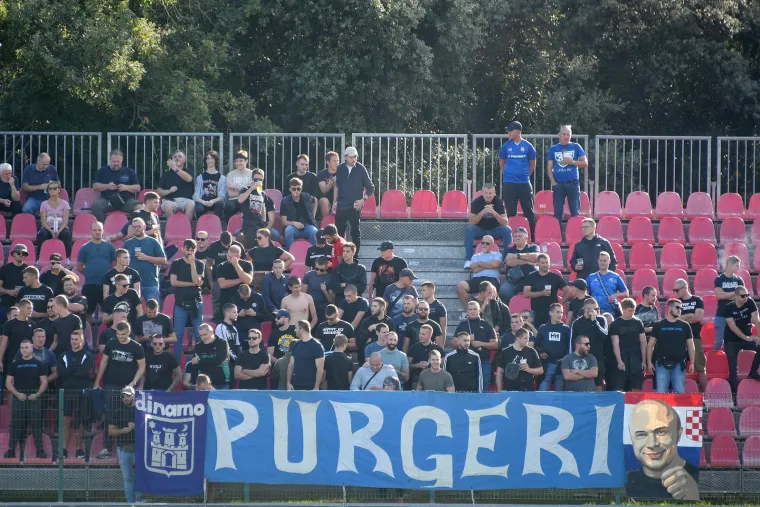 Dinamo izazvao kaos na jugu Istre: Sunčanih naočala vi&scaron;e od stanovnika, a prava atrakcija je semafor