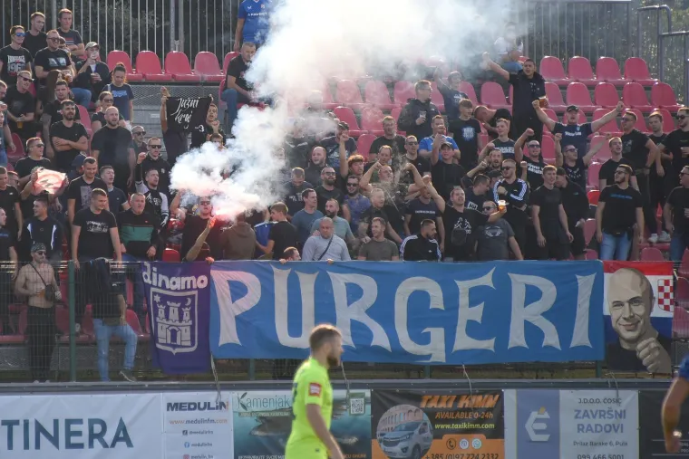 Dinamo izazvao kaos na jugu Istre: Sunčanih naočala vi&scaron;e od stanovnika, a prava atrakcija je semafor