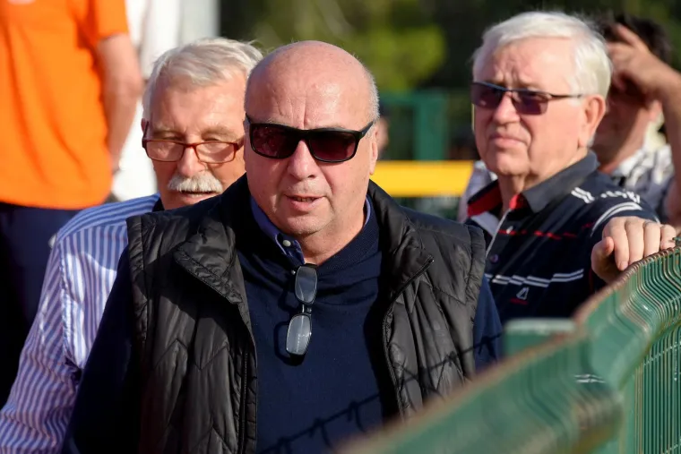 Dinamo izazvao kaos na jugu Istre: Sunčanih naočala vi&scaron;e od stanovnika, a prava atrakcija je semafor