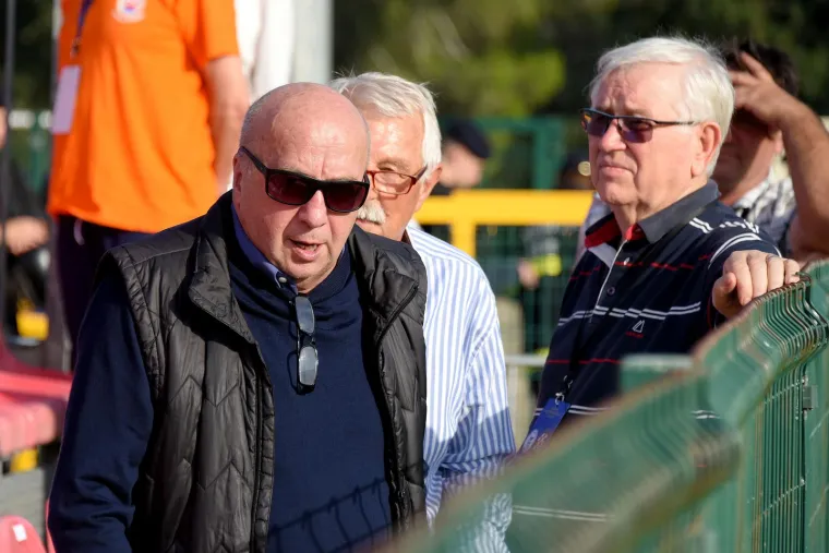 Dinamo izazvao kaos na jugu Istre: Sunčanih naočala vi&scaron;e od stanovnika, a prava atrakcija je semafor