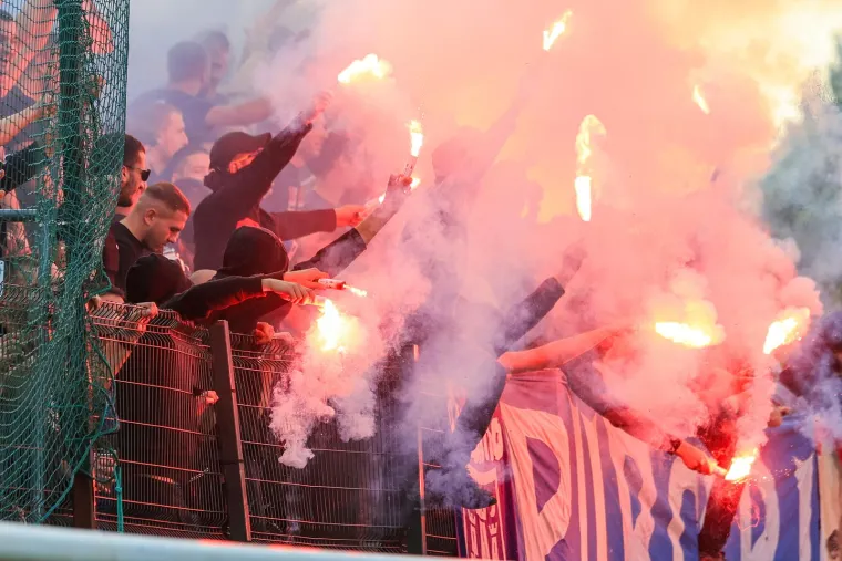 Dinamo izazvao kaos na jugu Istre: Sunčanih naočala vi&scaron;e od stanovnika, a prava atrakcija je semafor