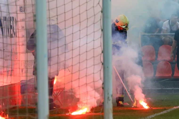Dinamo izazvao kaos na jugu Istre: Sunčanih naočala vi&scaron;e od stanovnika, a prava atrakcija je semafor