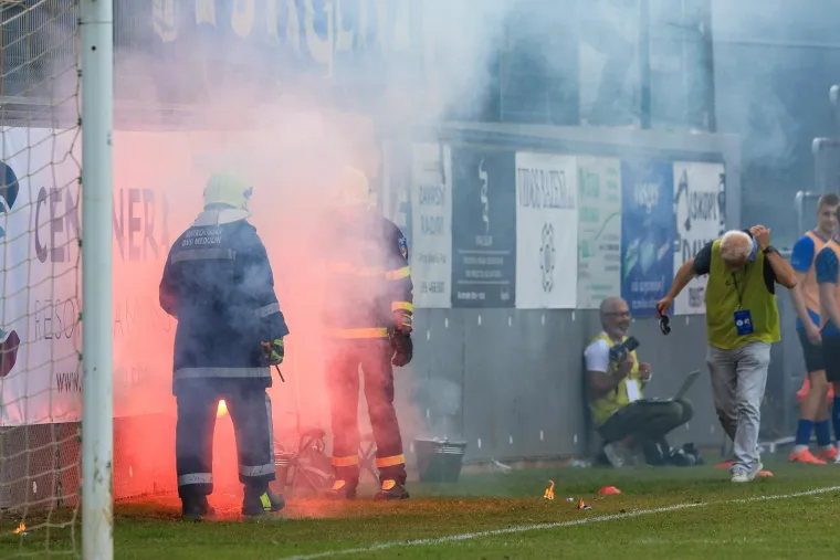 Dinamo izazvao kaos na jugu Istre: Sunčanih naočala vi&scaron;e od stanovnika, a prava atrakcija je semafor