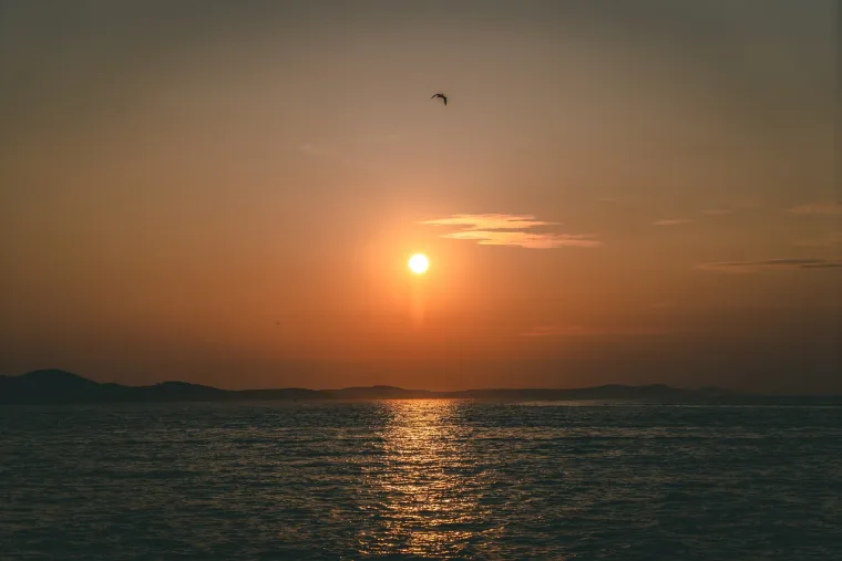 Rujan je u Hrvatskoj poseban, pi&scaron;e The Guardian. More je jo&scaron; uvijek toplo, noći blage, a sve je manje užurbano nego usred ljeta. Za posljednji nalet ljeta, uz malo kulture, drevne povijesti, vrhunske hrane, užurbanih kafića, plaža i &scaron;etnje, savr&scaron;en je Zadar.