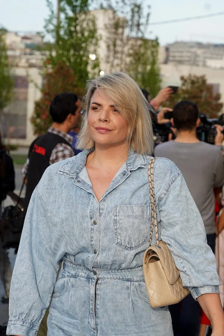 Iako je sa samo 15 godina nastupala s legendarnim Radom Šerbedžijom, a kasnije i s pokojnim Đorđem Balaševićem, Martina je karijeru gradila sporo i bez pretjeranog guranja u prvi plan. 