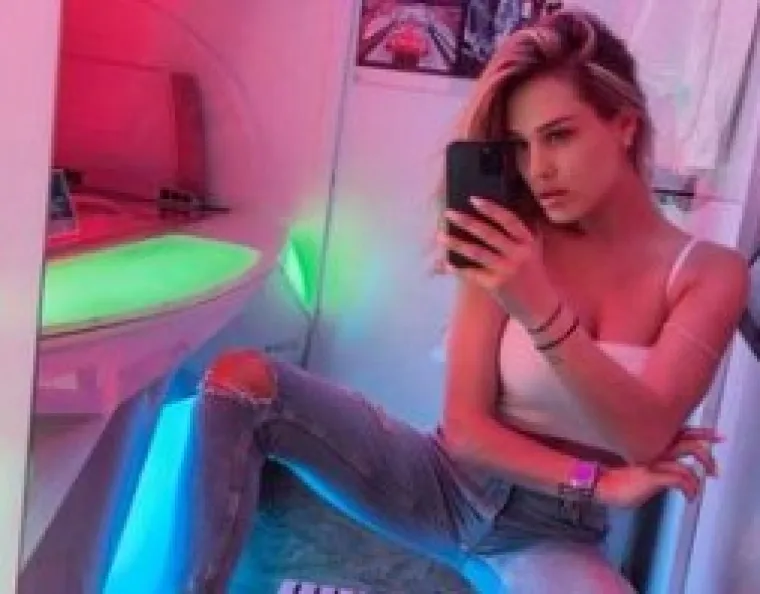 Javnost se ponovno počela interesirati za njezin život nakon što su mediji 2021. objavili kako ljubi 25 godina starijeg Davora Šukera. 