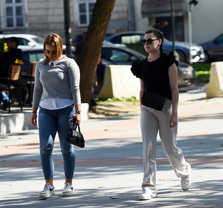 Minice, suknje i majice do pupka: Karlovačka &scaron;pica vrvi od hrabrih outfita