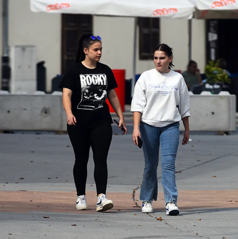 Minice, suknje i majice do pupka: Karlovačka &scaron;pica vrvi od hrabrih outfita