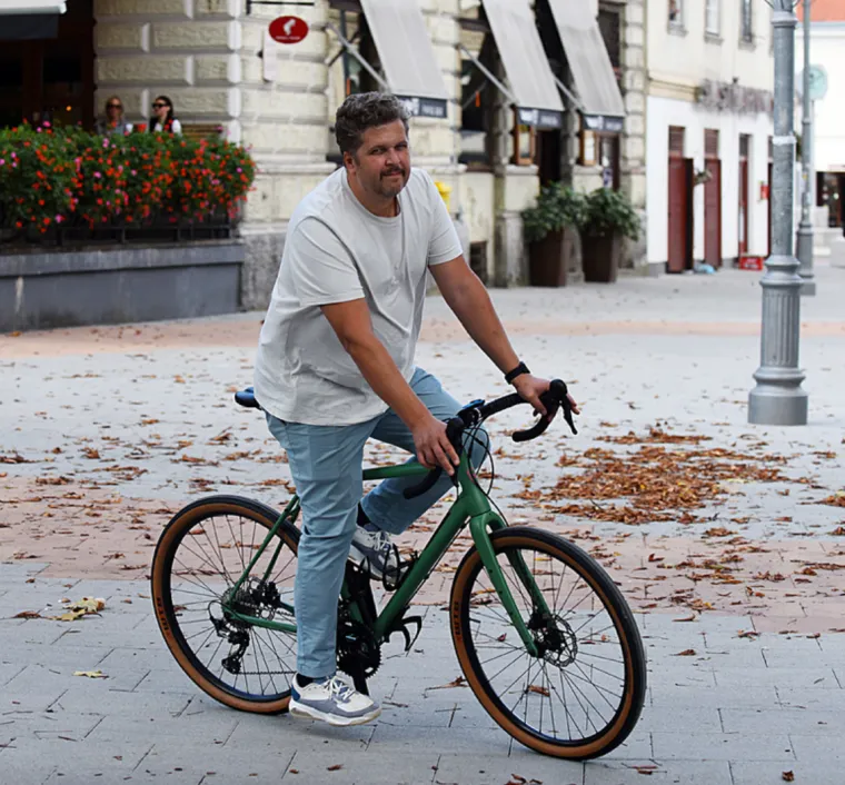 Minice, suknje i majice do pupka: Karlovačka &scaron;pica vrvi od hrabrih outfita