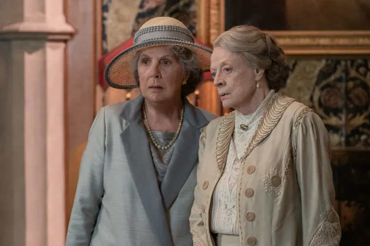 Maggie Smith u filmu &quot;Downton Abbey: A New Era&quot; 2022.