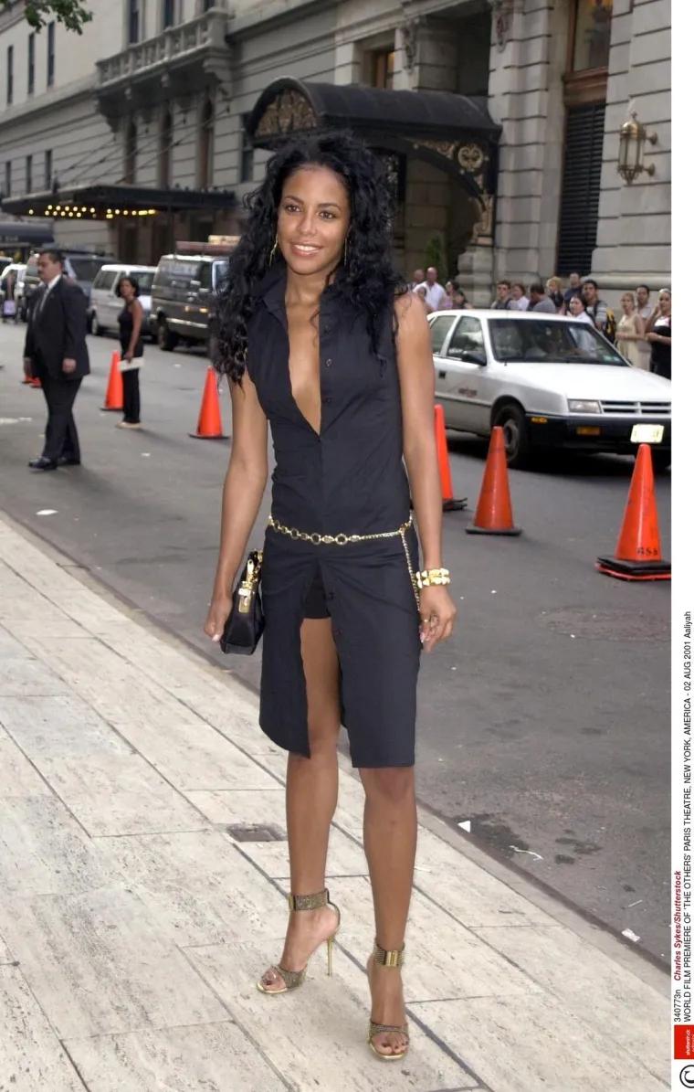 Obitelj je zahtijevala da poni&scaron;te brak, a pjevačica se na&scaron;la pod pritiskom i pristala na njihov ultimatum u listopadu te iste godine. Tada zaljubljeni par okončao je svoju romantičnu vezu 1995. godine.