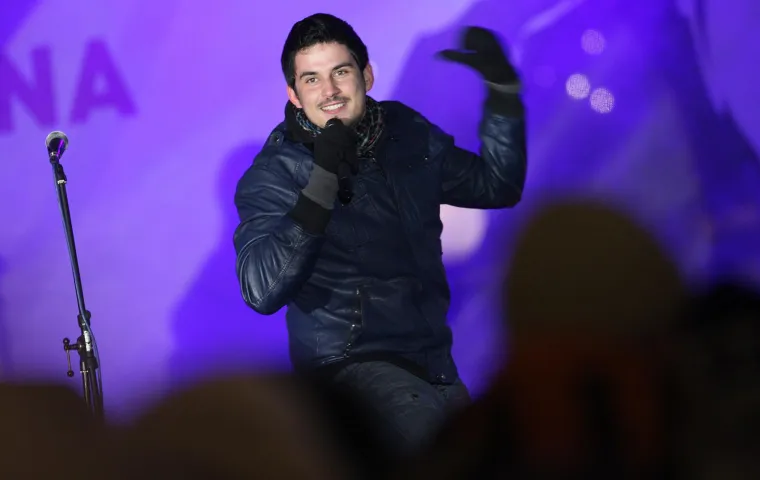 Svoj prvi nastup imao je već s deset godina na Dječjem festivalu u Čakovcu, no kasnije se više posvetio zborskom pjevanju i natjecanjima poput MEF-a u Čakovcu, Darfesta u Daruvaru, Bonofesta u Vukovaru te Centra Mundi u Ludbregu. 
