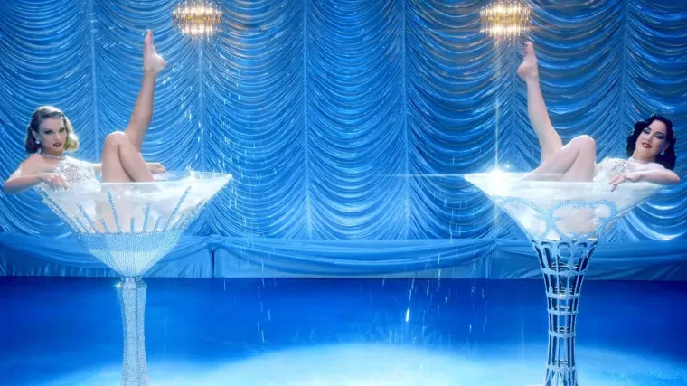 S burlesknim nastupima započela je 1992. godine, a kao zagovornica Neo-Burleske pridonijela je njezinoj ponovnoj popularizaciji. 