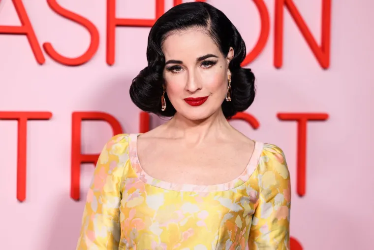 Godine 2012. Von Teese je pokrenula vlastitu modnu liniju i liniju donjeg rublja pod imenom Von Follies. Godine 2013. bila je i model i muza za 'Dita' haljinu 3D printanu od strane Michaela Schmidta i Francisa Bitontija, koja je točno napravljena za njezino tijelo. 