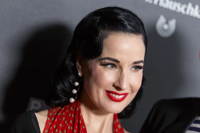 Ova predivna burleskna plesačica danas slavi rođendan: Nikada ne biste pogodili koliko godina puni