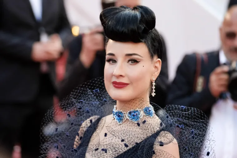 Ova predivna burleskna plesačica danas slavi rođendan: Nikada ne biste pogodili koliko godina puni