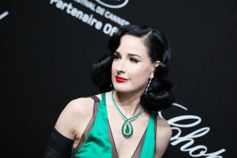 Ova predivna burleskna plesačica danas slavi rođendan: Nikada ne biste pogodili koliko godina puni